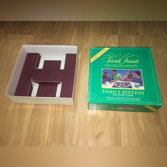 Vintage Complete Game Set of Trivial Pursuit Family Edition Master Game - Picture 8 of 12